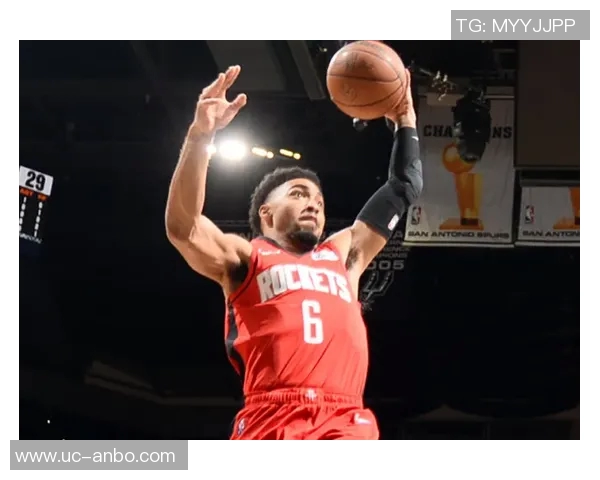 邹雨宸高效表现12投9中罚球10中8砍下27分11板成为内线核心力量